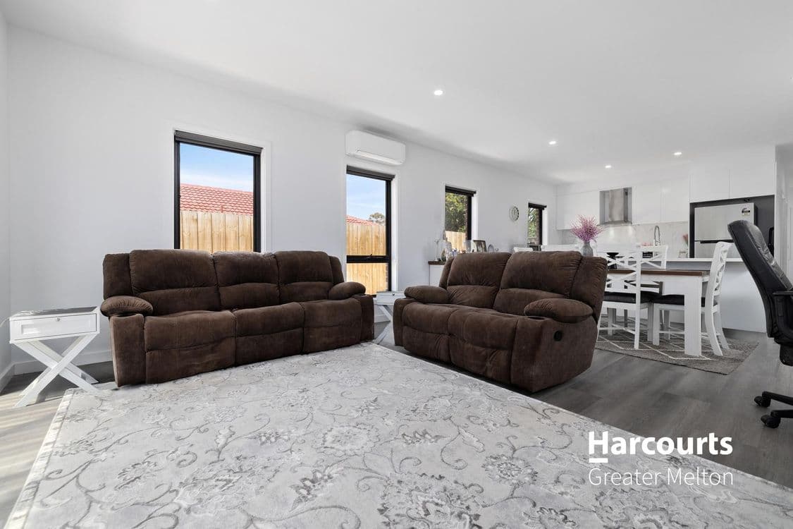 8 Gloucester Way, MELTON WEST, VIC 3337, Melton West - Thumbnail 6