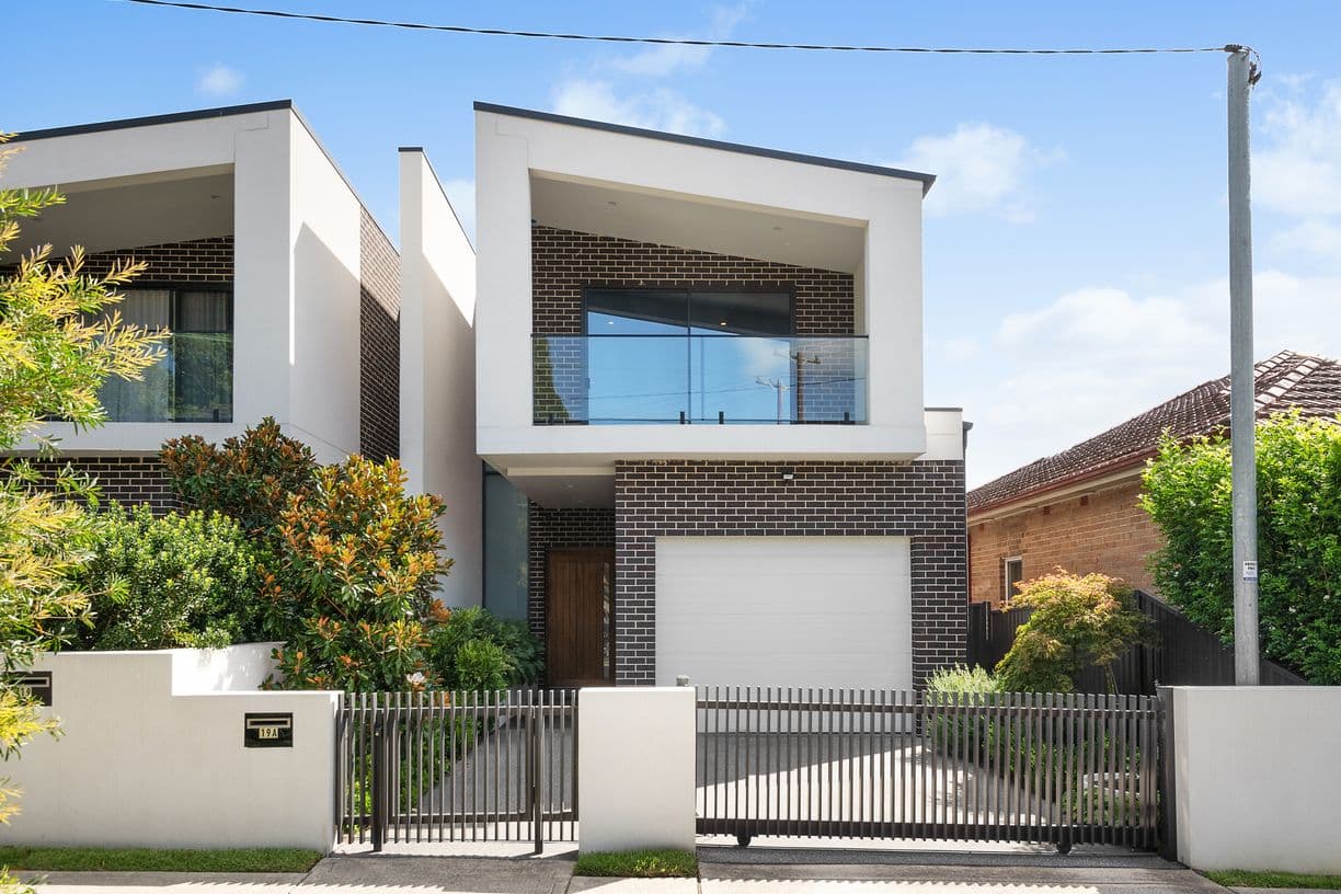 19A Henderson Road, Bexley, NSW 2207, Bexley - Thumbnail 2
