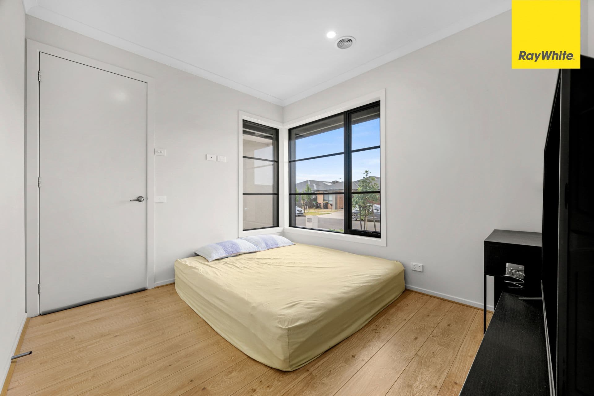 14 Glenard Avenue, Strathtulloh VIC 3338, Strathtulloh - Thumbnail 2