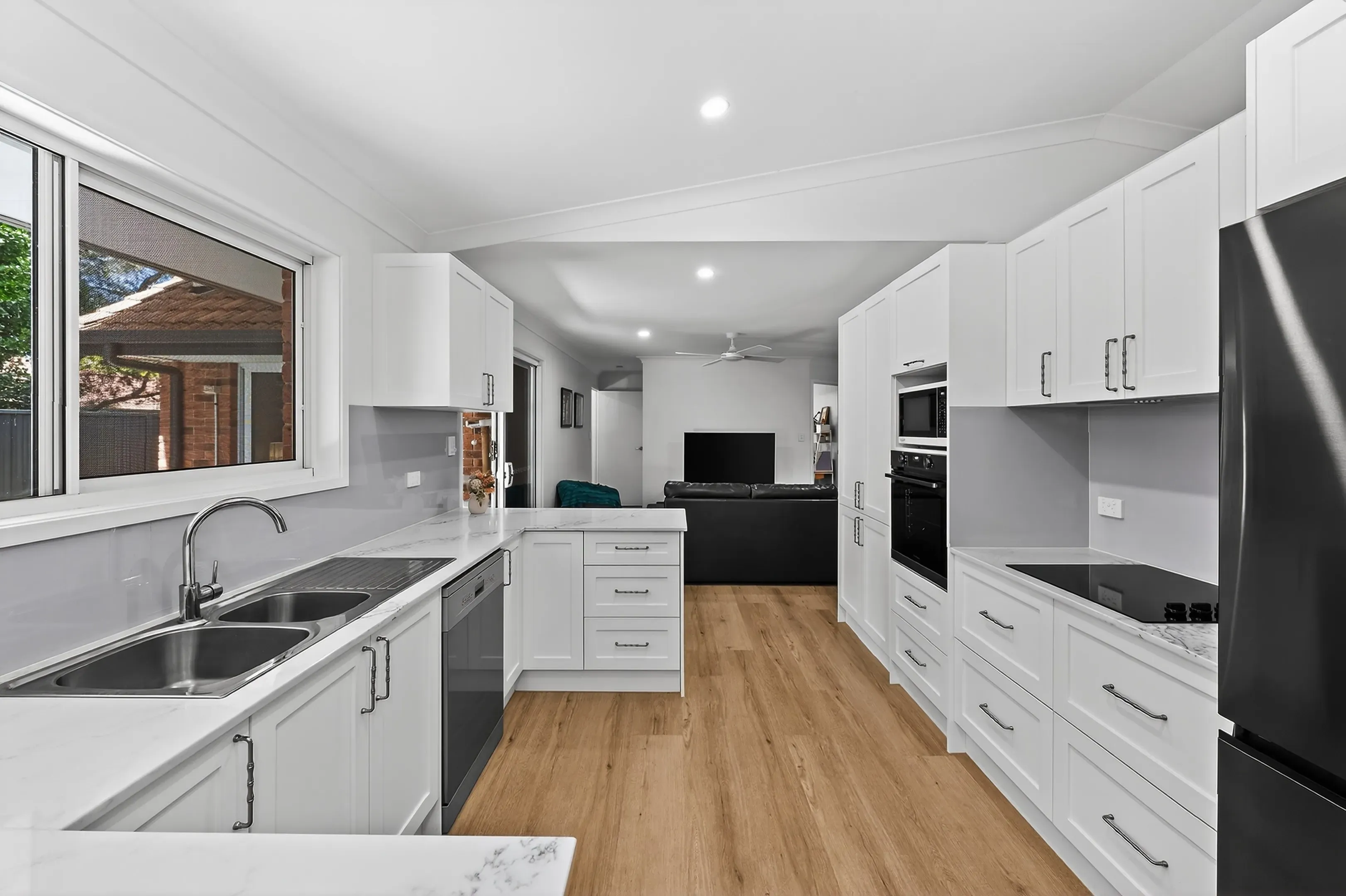 3 Beaumaris Court, Robina QLD 4226, Robina - Thumbnail 3