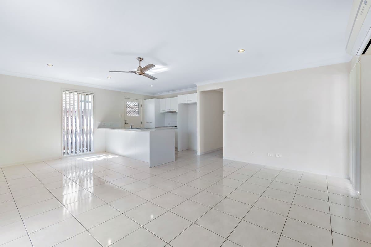 16 Sunstone Street, Cranbourne East VIC 3977, Cranbourne East - Thumbnail 2