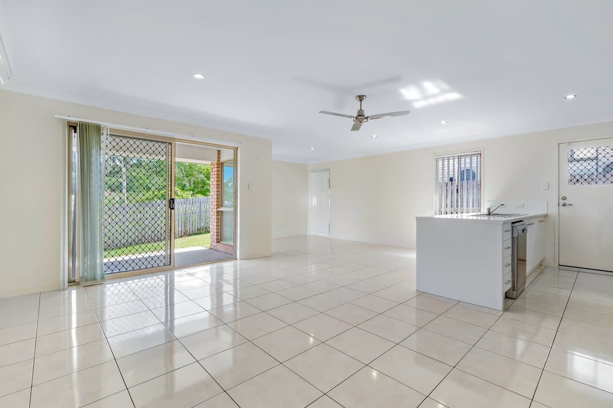 16 Sunstone Street, Cranbourne East VIC 3977, Cranbourne East - Thumbnail 3