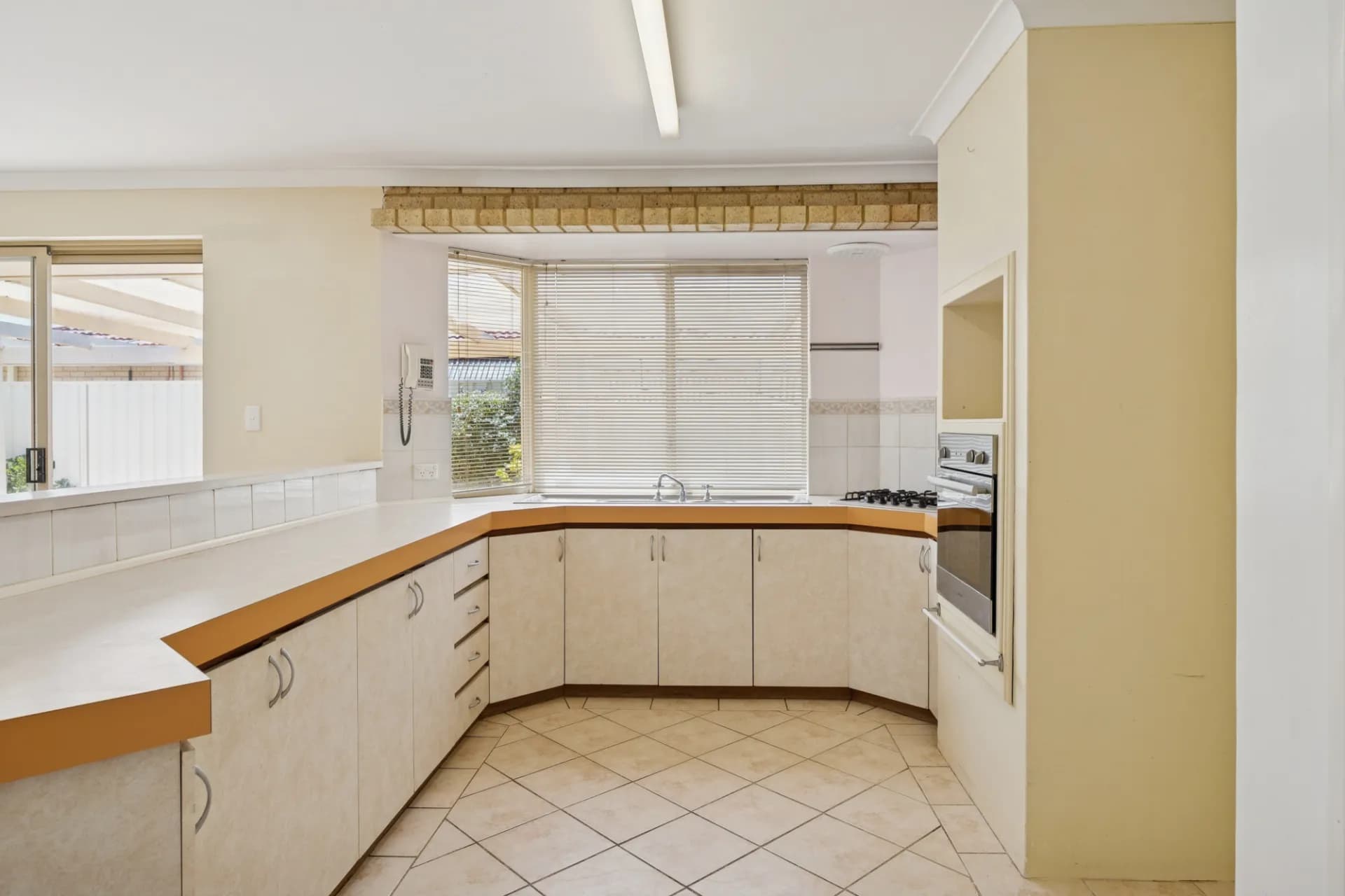 10 Kybra Mews, Rockingham - Thumbnail 6