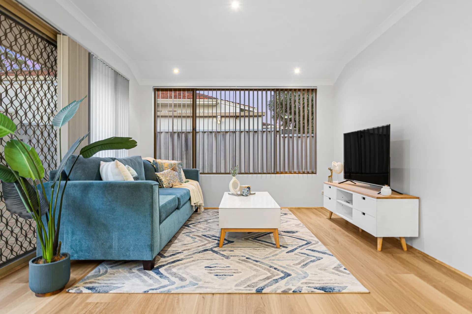 1 Gumina Place, Lake Coogee - Thumbnail 2