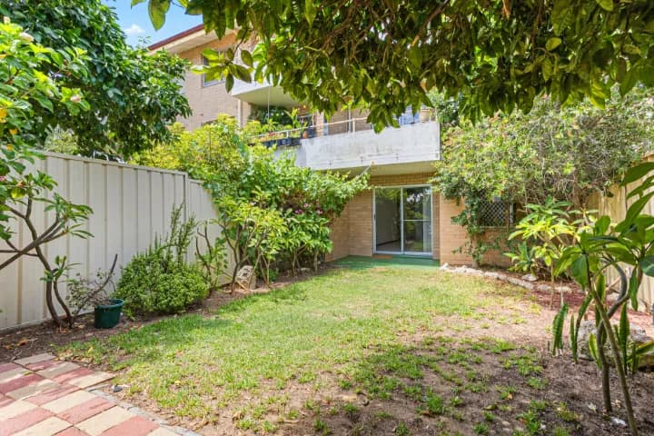2/161 Holland Street, Fremantle - Image 1