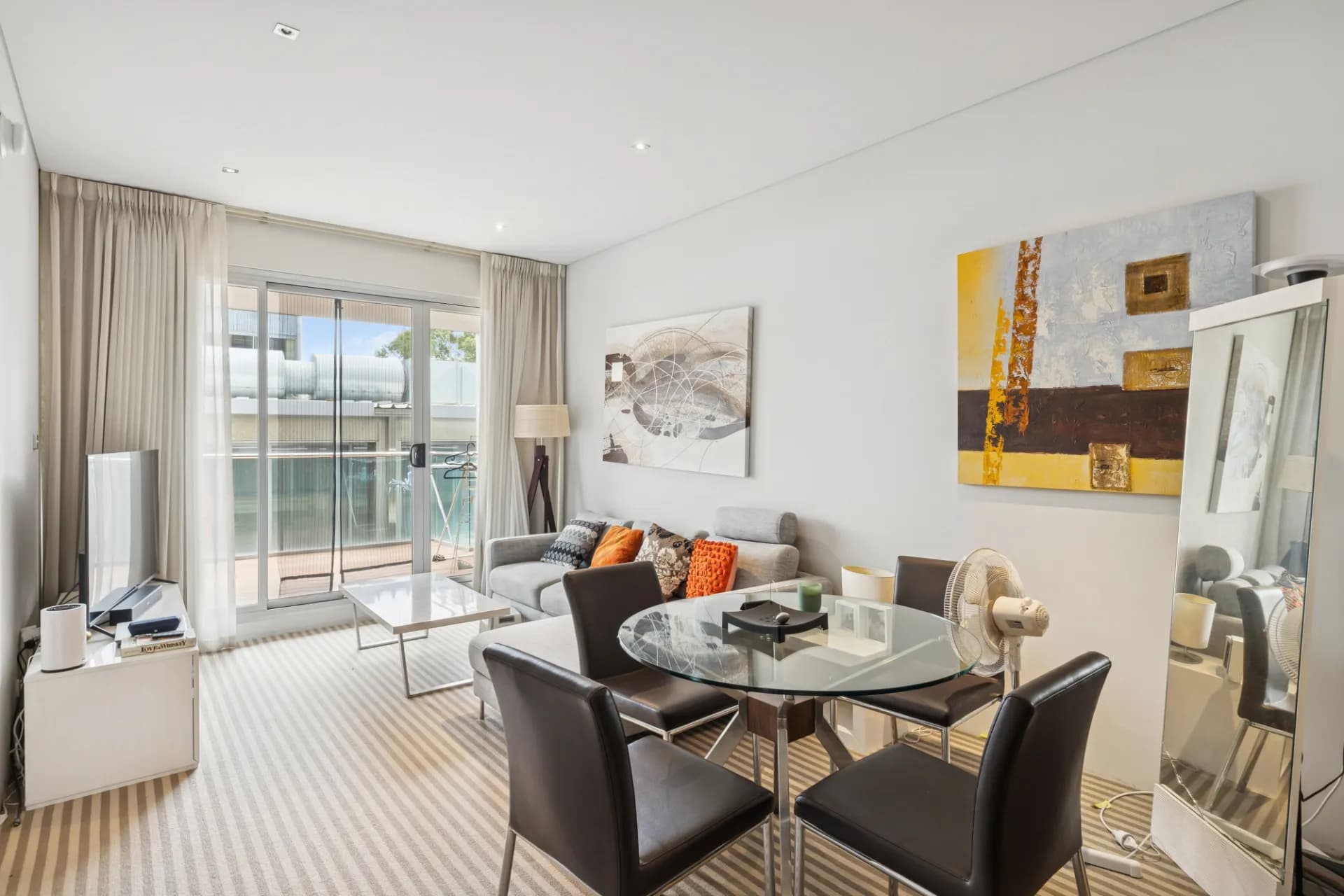 17/8 Victoria Avenue, Perth - Image 1