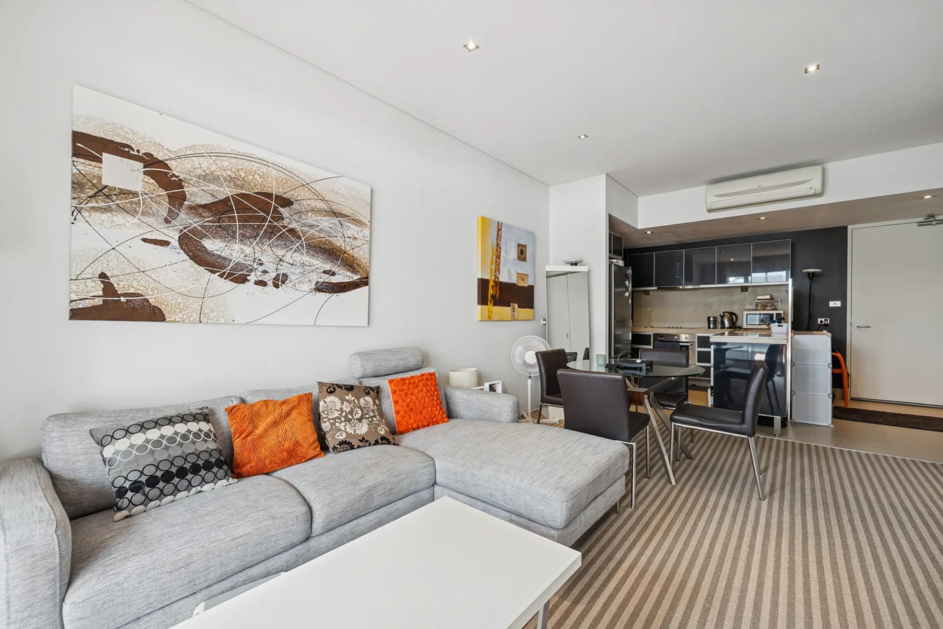 17/8 Victoria Avenue, Perth - Thumbnail 3