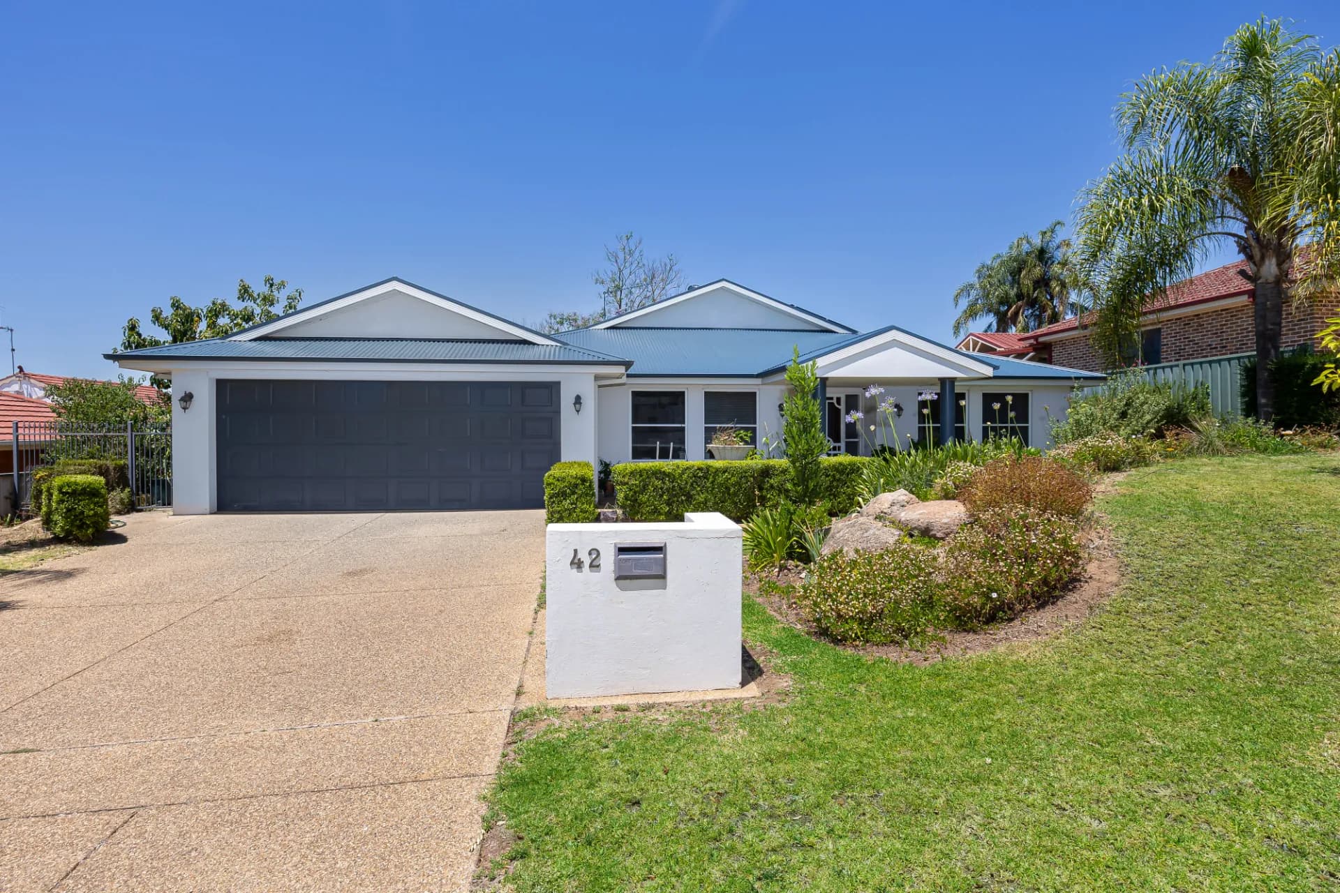 42 Simkin  Crescent, Kooringal - Thumbnail 2