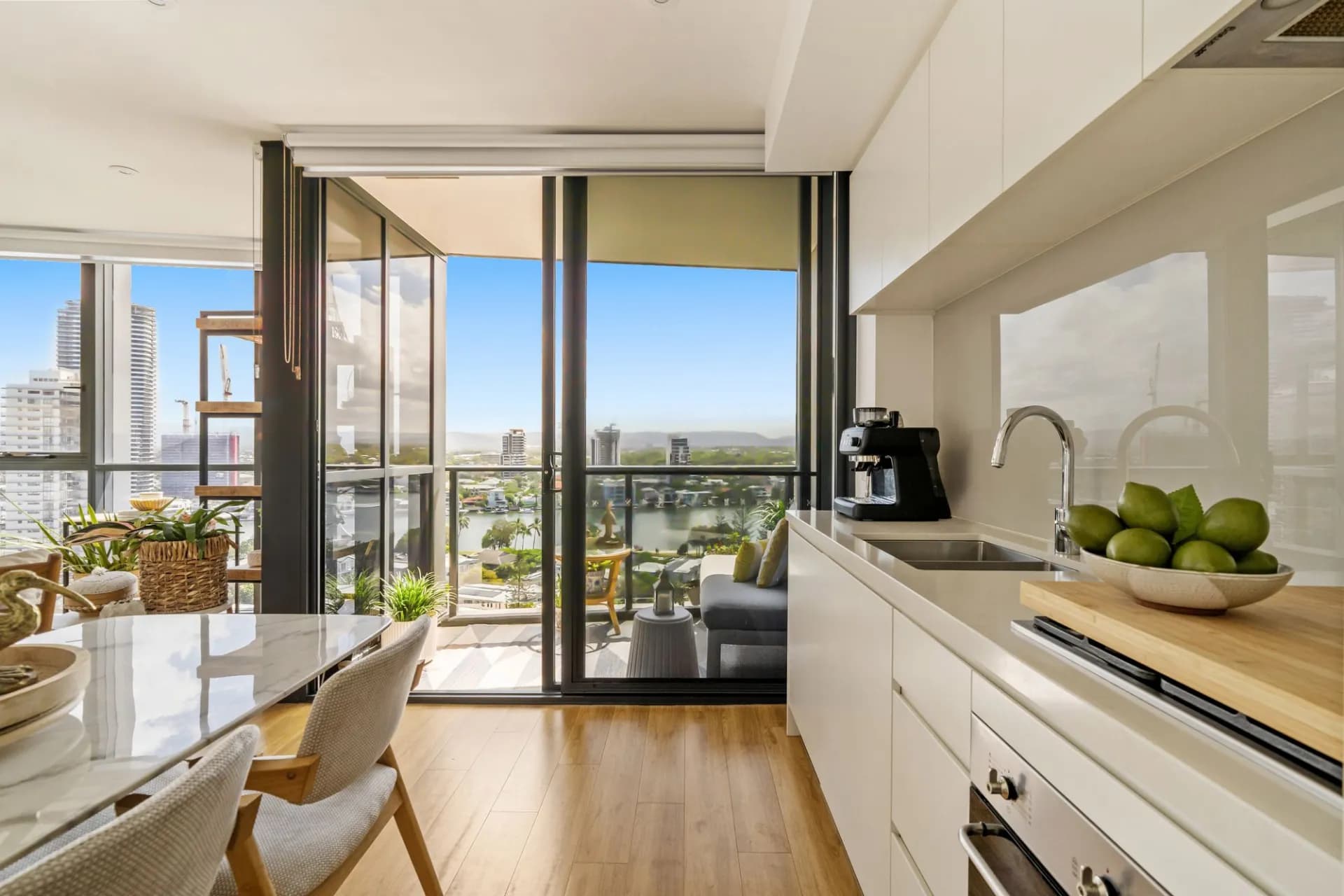 1402/9  Norfolk  Avenue, Surfers Paradise - Thumbnail 3