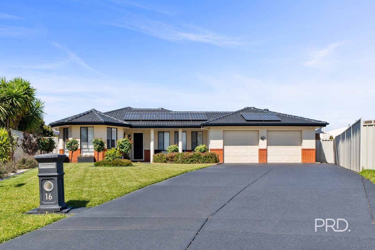 16 Walla Place, GLENFIELD PARK NSW 2650, Glenfield Park - Image 1