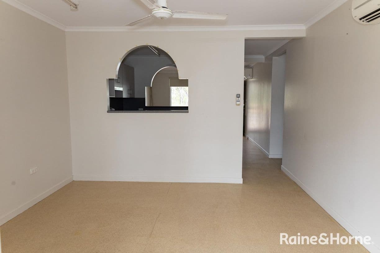 38 Centenary Drive South, Middlemount, QLD 4746, Middlemount - Thumbnail 3