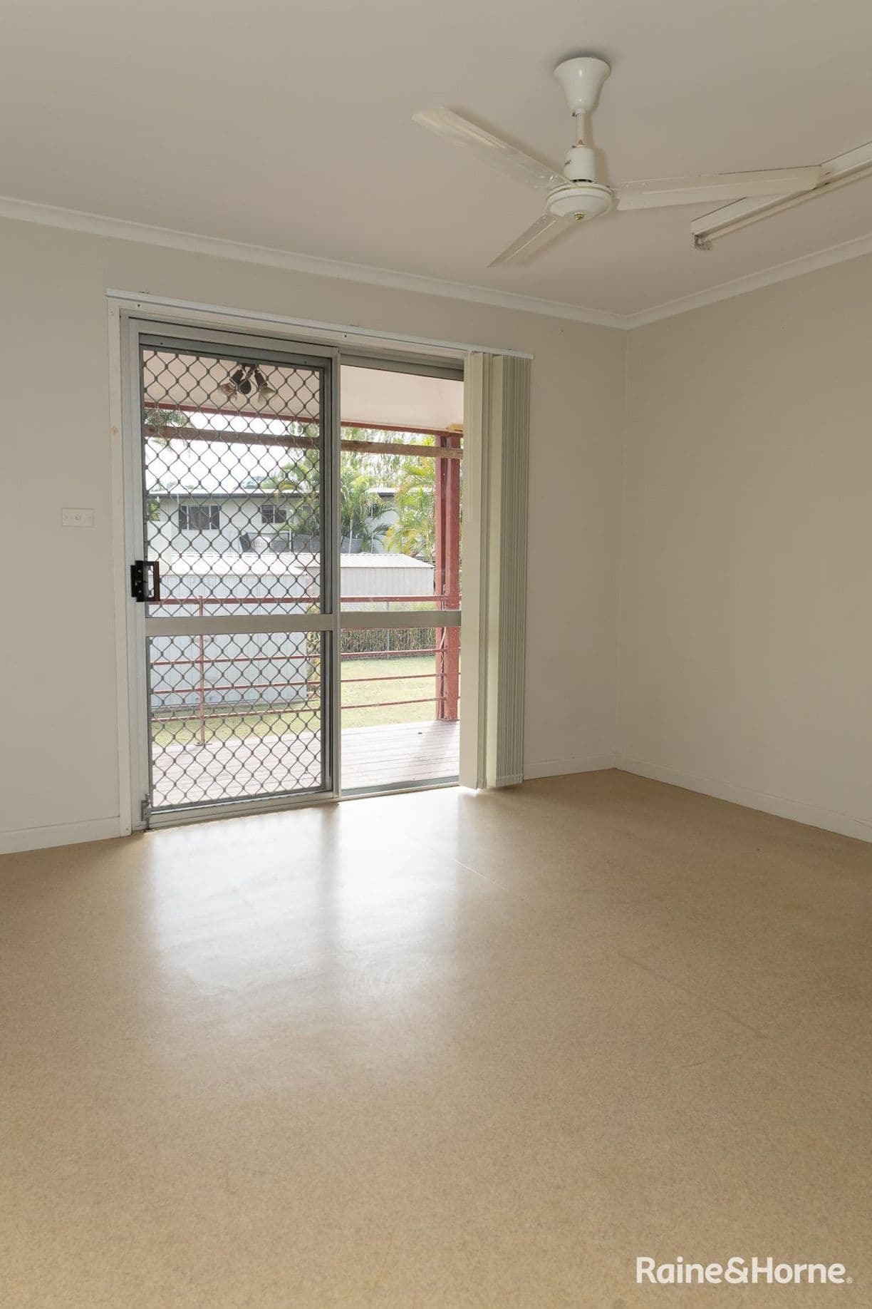 38 Centenary Drive South, Middlemount, QLD 4746, Middlemount - Thumbnail 4