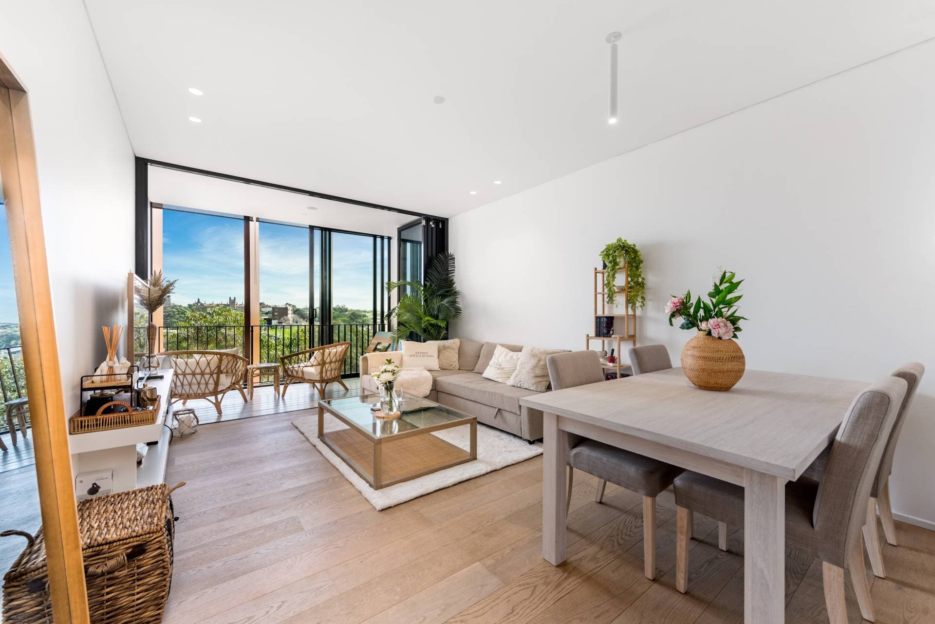 715, 8 Central Park Ave, Chippendale - Image 1