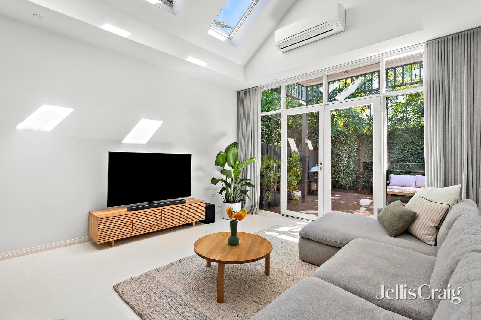 7 Moore Street, Elwood, Elwood - Thumbnail 4