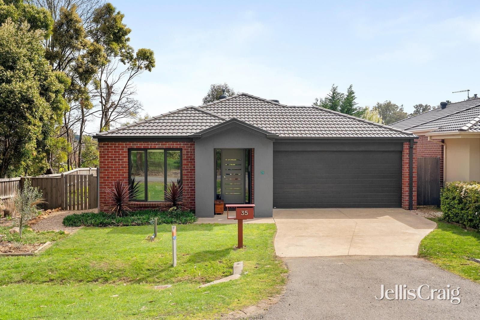35 South Road, Woodend, Woodend - Thumbnail 2