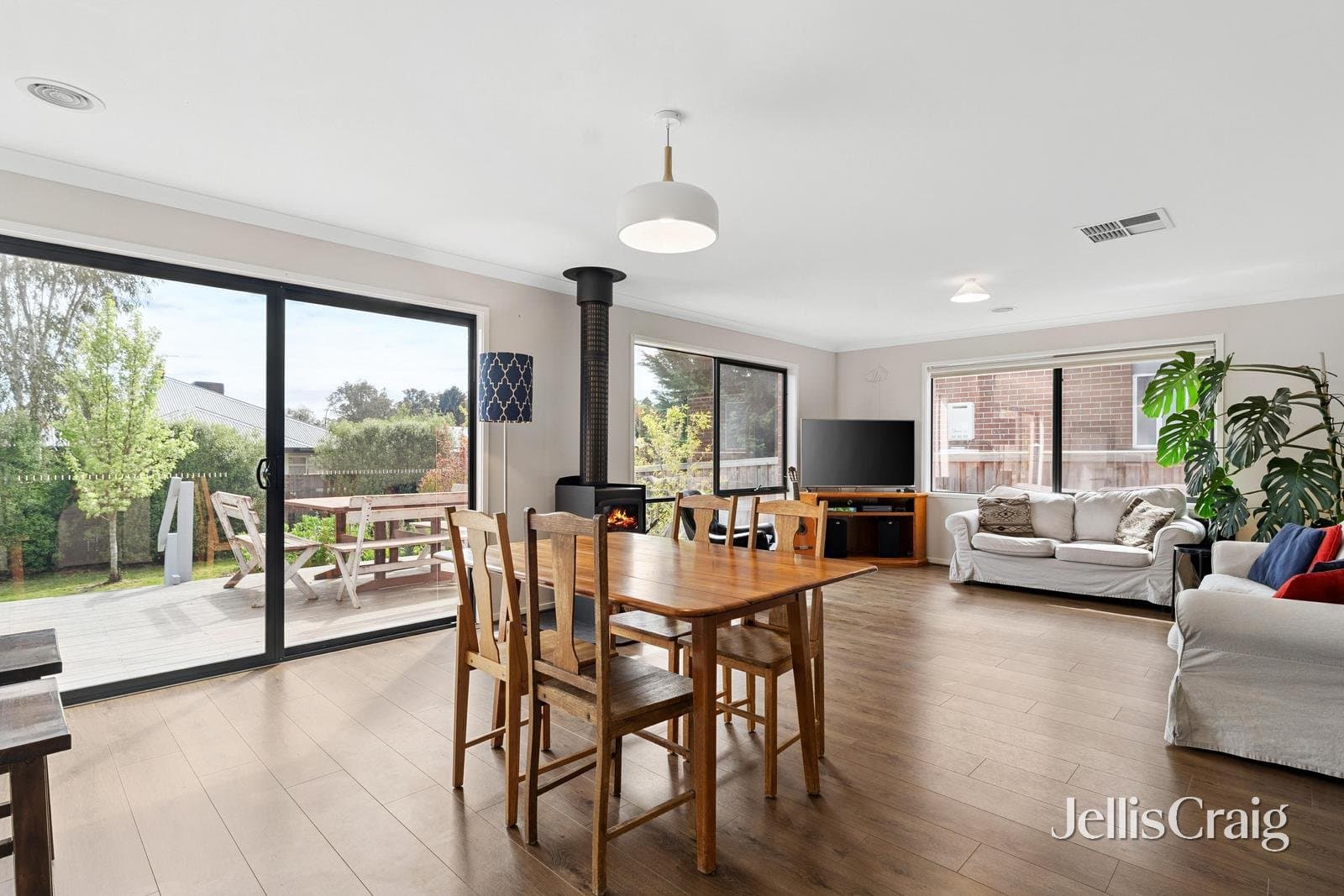 35 South Road, Woodend, Woodend - Thumbnail 3