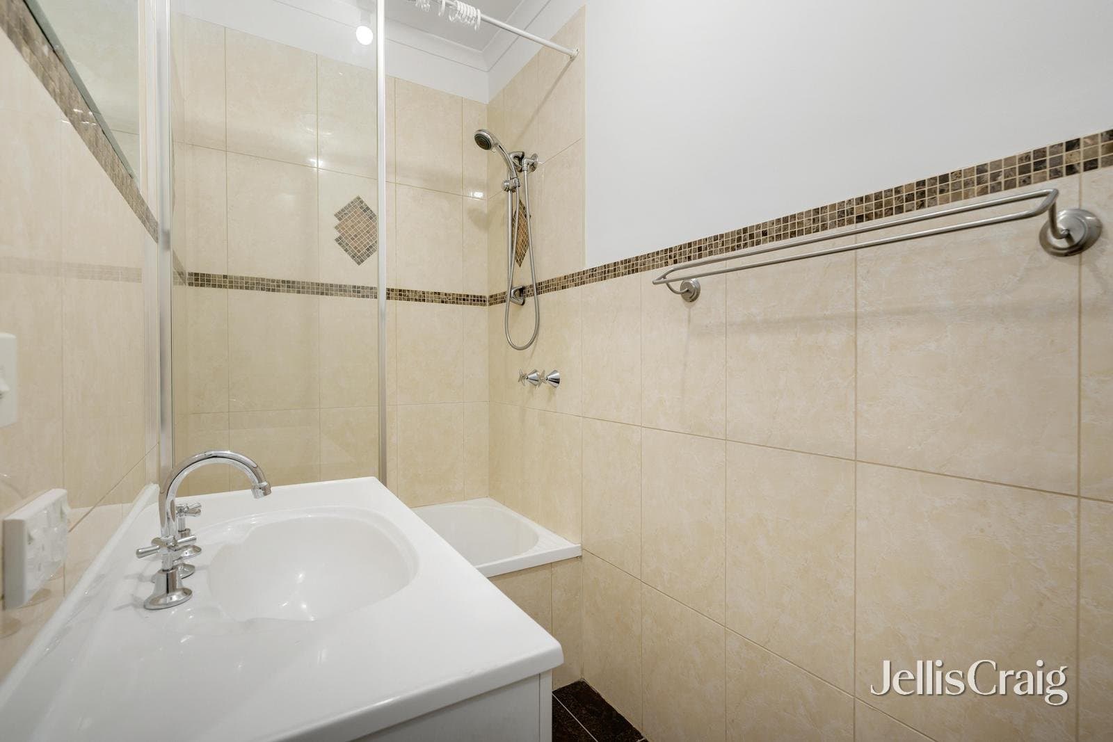 2/24 Norfolk Street, Glen Waverley, Glen Waverley - Thumbnail 6