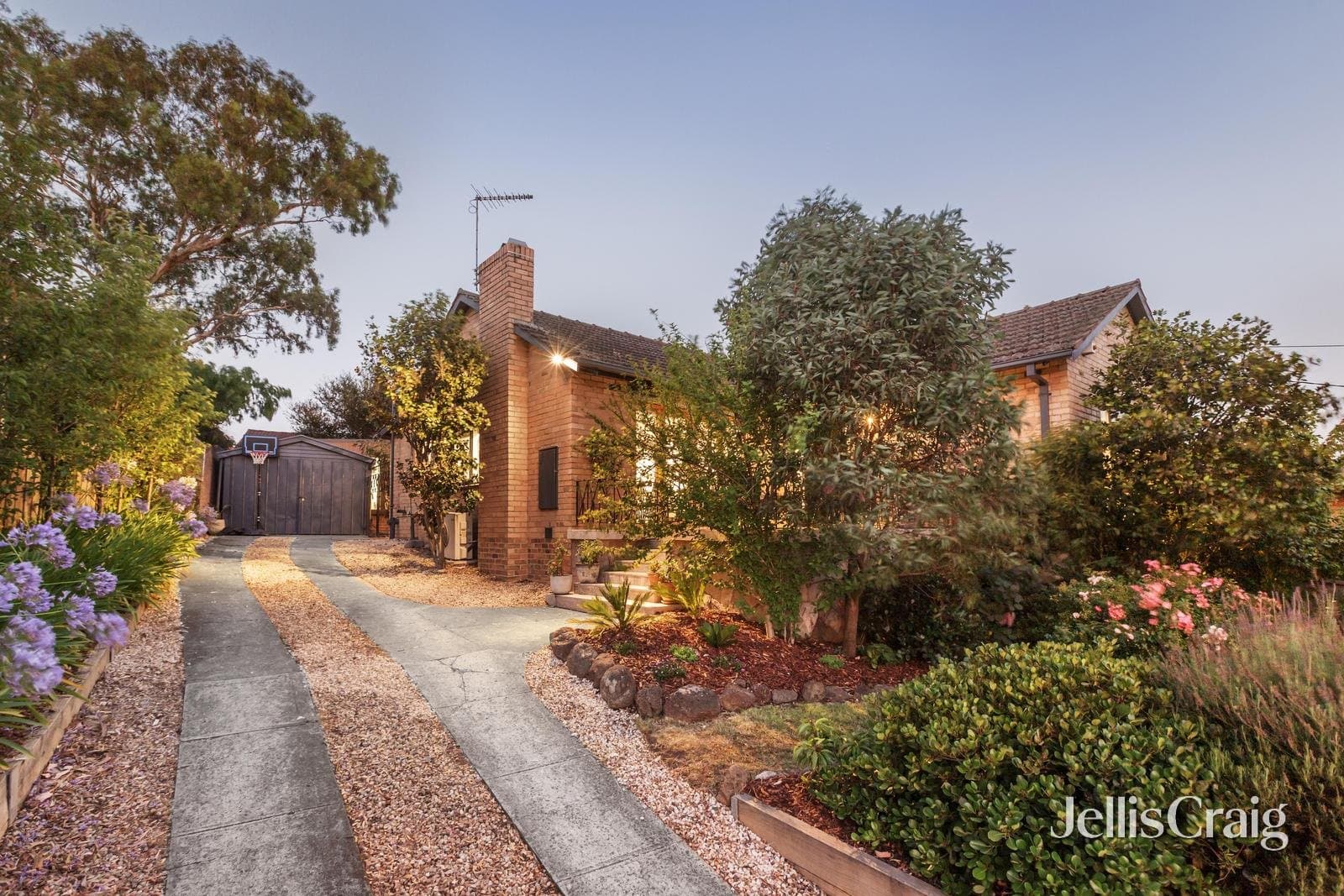 32 Nell Street, Greensborough, Greensborough - Thumbnail 2