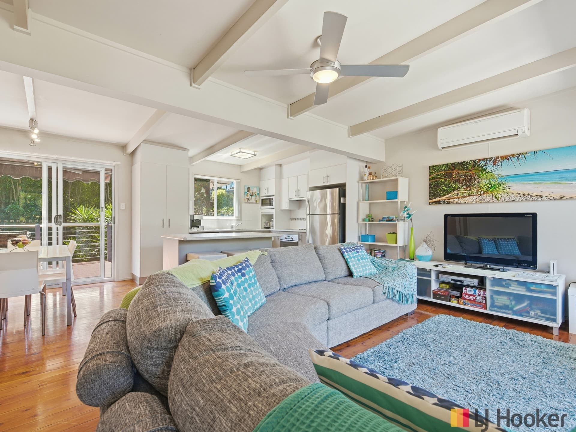 24 Explorers Way, Surf Beach, Surf Beach - Thumbnail 4