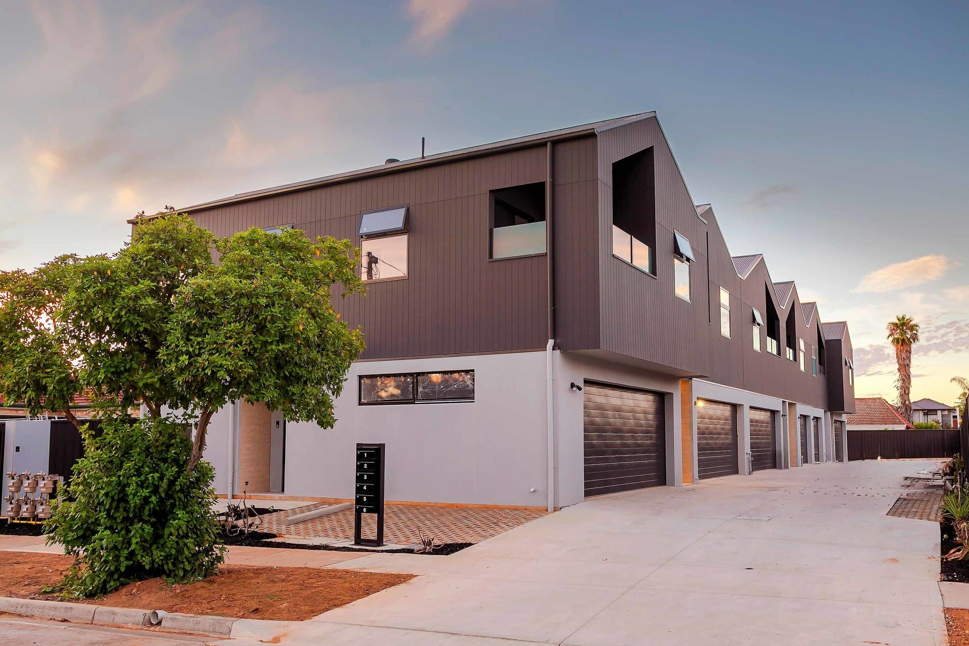 2/1 Wheaton Road, Plympton, Plympton - Image 1