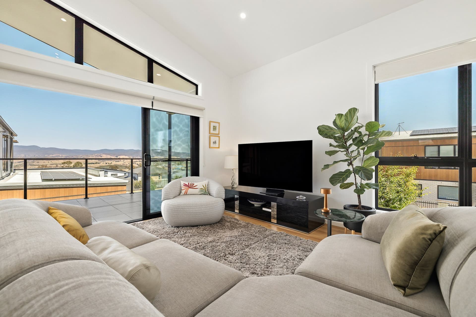 29 Wyn Gilmour Court, Strathnairn, Strathnairn - Thumbnail 3