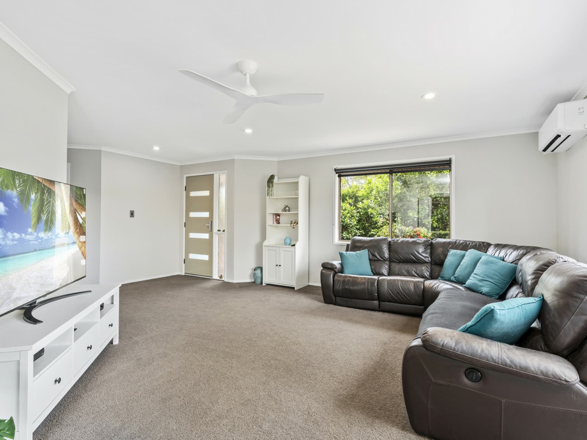44 Babirra Street, Hope Island, Hope Island - Thumbnail 3