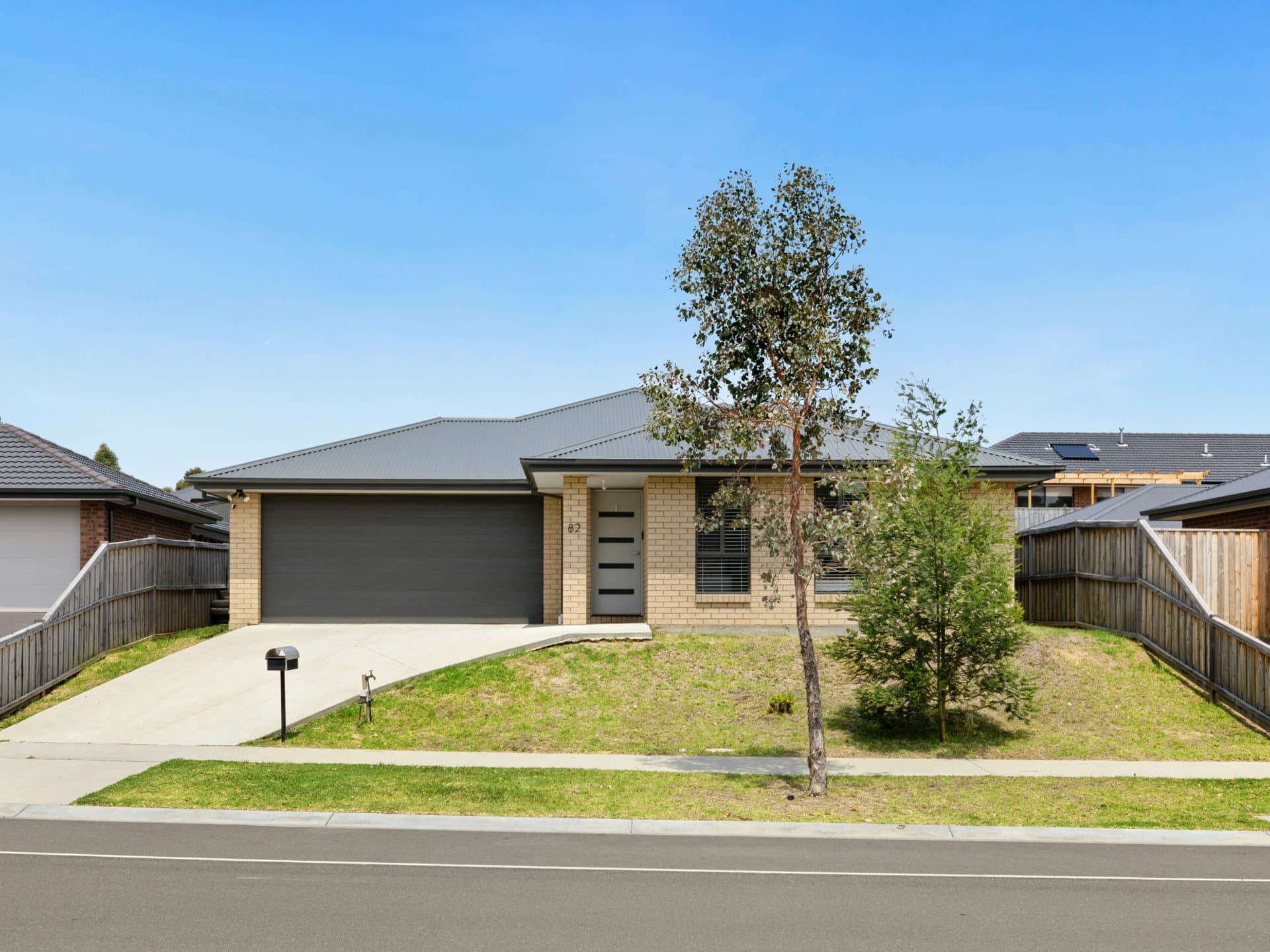 82 Laurina Way, Lucknow, Lucknow - Image 1