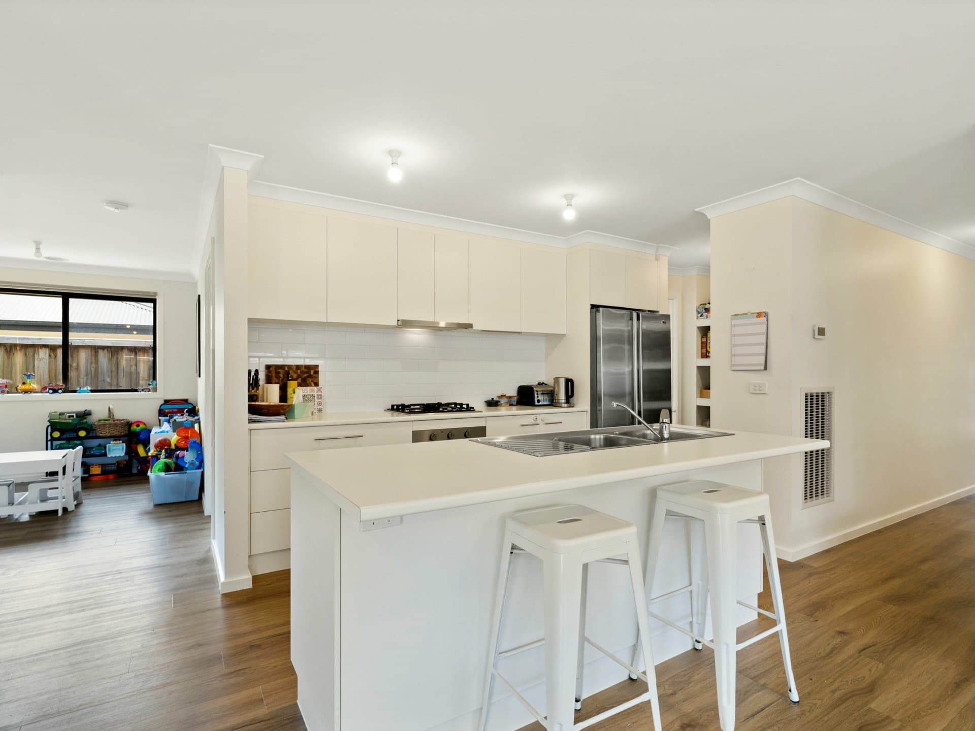 82 Laurina Way, Lucknow, Lucknow - Thumbnail 3