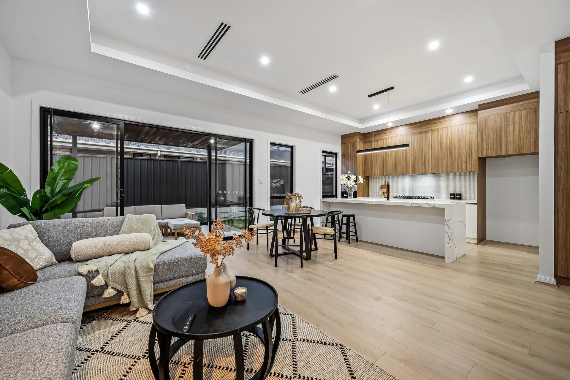 10 Burton Avenue, Windsor Gardens - Thumbnail 3