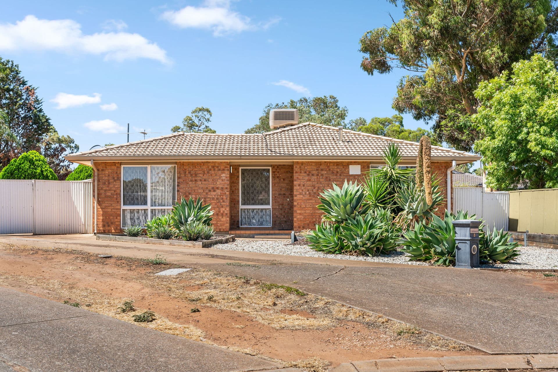 8 Amanda Court, Munno Para - Image 1