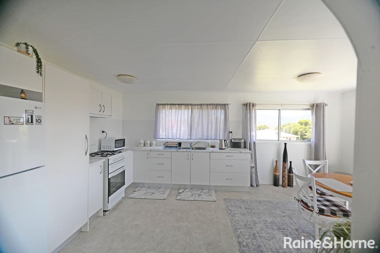 27 Pine Street, Killarney, QLD 4373, Killarney - Thumbnail 4