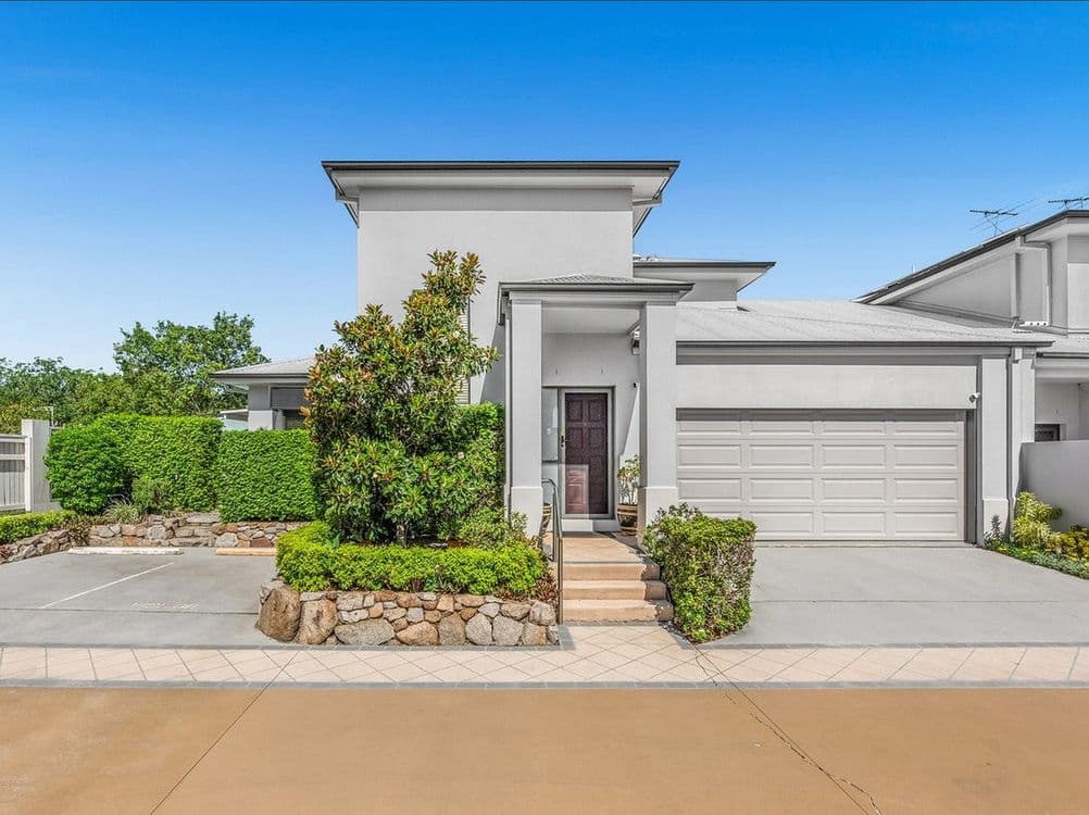 1/7 Greenway Circuit, MOUNT OMMANEY, QLD 4074, Mount Ommaney - Image 1