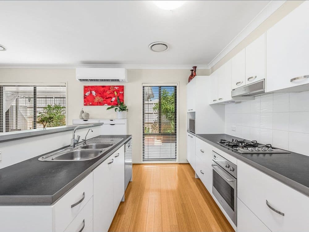 1/7 Greenway Circuit, MOUNT OMMANEY, QLD 4074, Mount Ommaney - Thumbnail 2