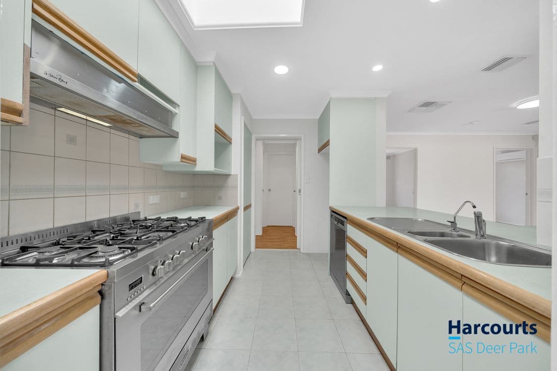 111 Denton Avenue, ST ALBANS, VIC 3021, St Albans - Thumbnail 2