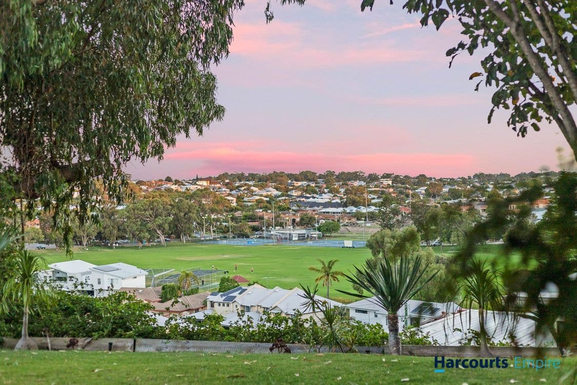 16A Wilton Place, SCARBOROUGH, WA 6019, Scarborough - Thumbnail 2