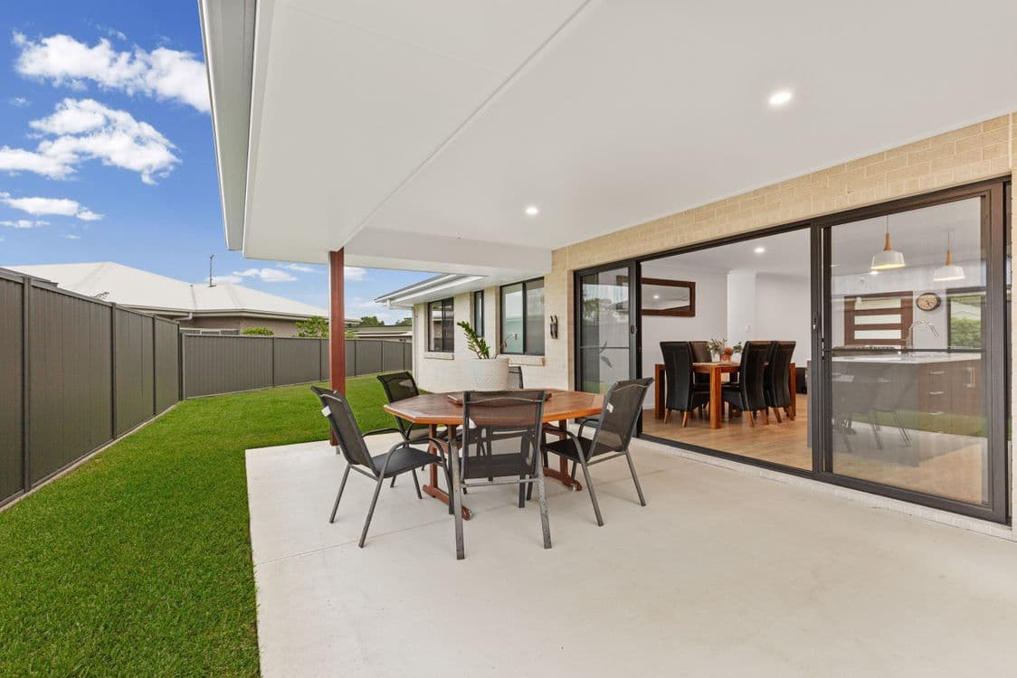 4 Hampton Court, SOUTHSIDE, QLD 4570, Southside - Thumbnail 2