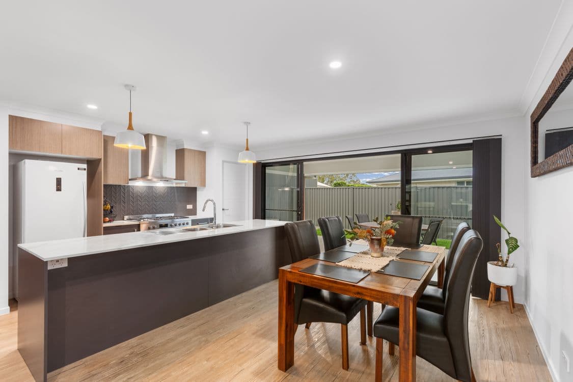 4 Hampton Court, SOUTHSIDE, QLD 4570, Southside - Thumbnail 3
