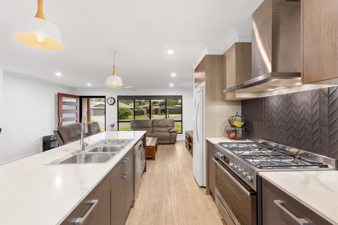 4 Hampton Court, SOUTHSIDE, QLD 4570, Southside - Thumbnail 7