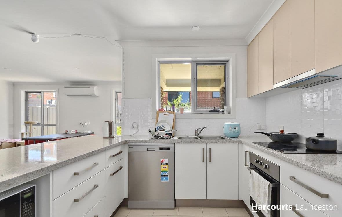 1/24 Hortus Place, NEWNHAM, TAS 7248, Newnham - Thumbnail 2