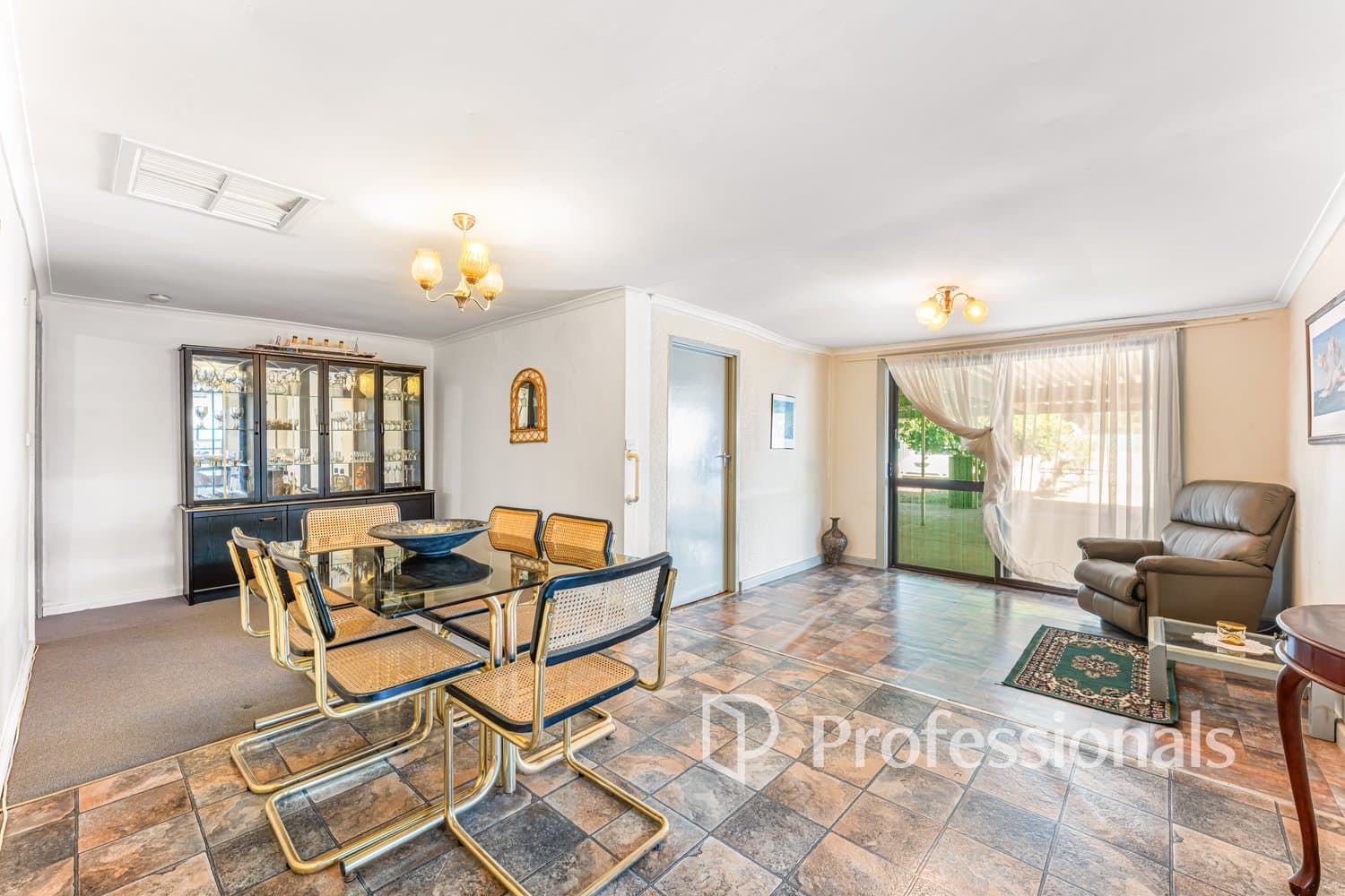 2/27 Gladstone Street, Coburg - Image 1