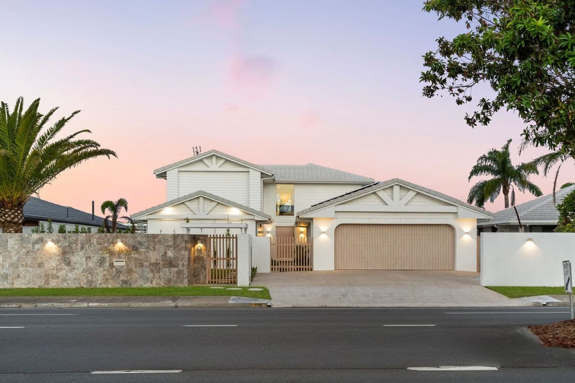 210 Sunshine Boulevard, MERMAID WATERS, QLD 4218, Mermaid Waters - Thumbnail 2