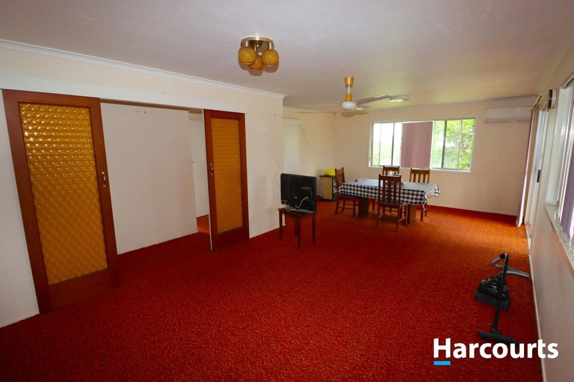 121 CHURCHILL ST, CHILDERS, QLD 4660, Childers - Thumbnail 3