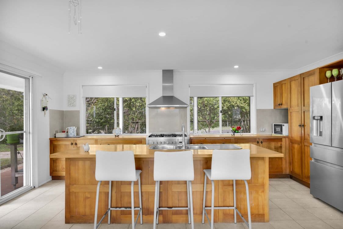 8 Pine Tree Drive, LAKE MACDONALD, QLD 4563, Lake Macdonald - Thumbnail 2