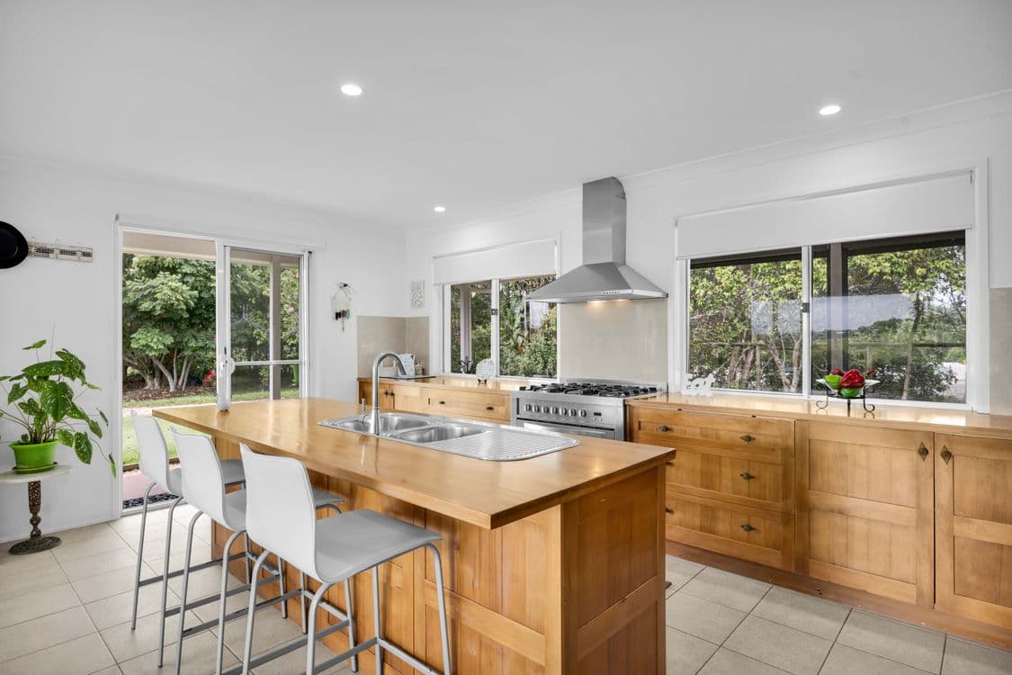 8 Pine Tree Drive, LAKE MACDONALD, QLD 4563, Lake Macdonald - Thumbnail 4