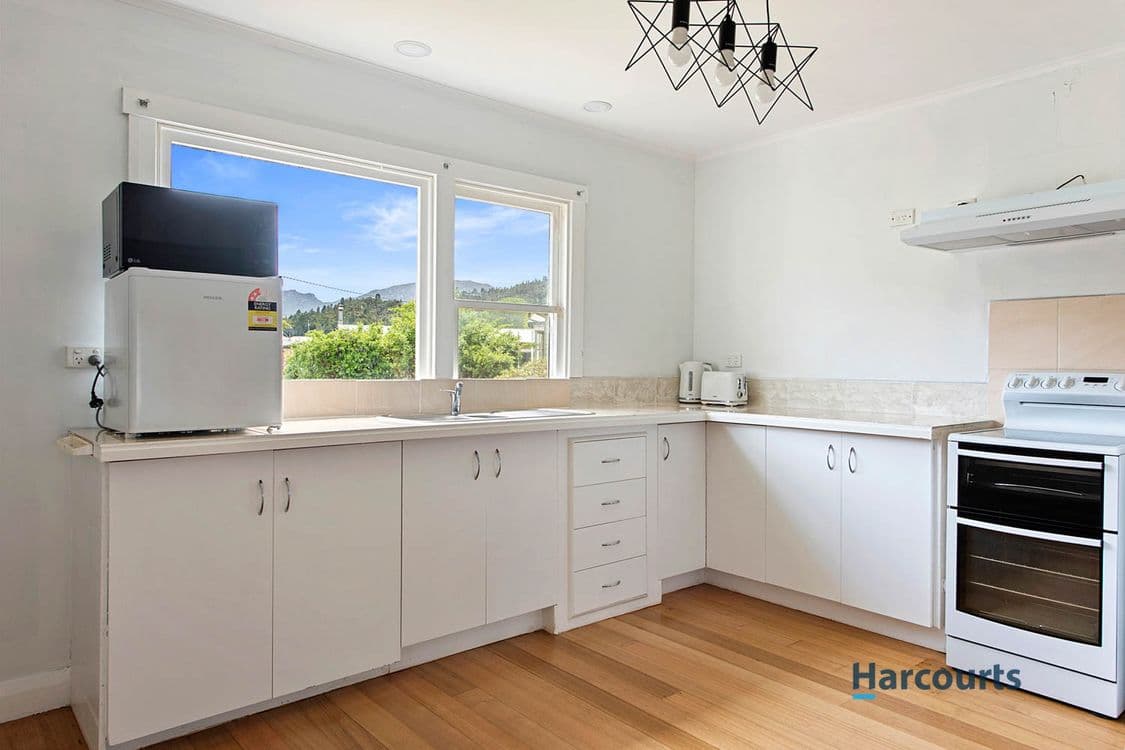 19 Elliott Street, QUEENSTOWN, TAS 7467, Queenstown - Thumbnail 4