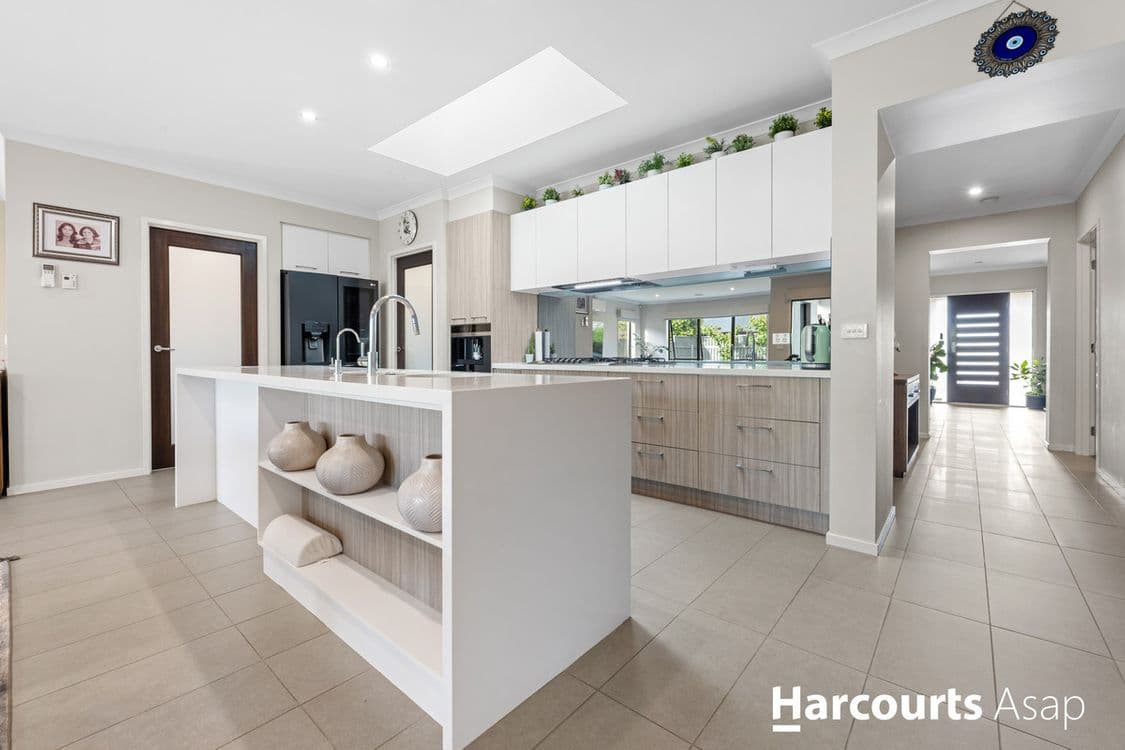 13 Eliburn Drive, Cranbourne East, VIC 3977, Cranbourne East - Thumbnail 2