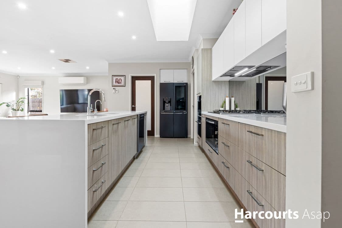 13 Eliburn Drive, Cranbourne East, VIC 3977, Cranbourne East - Thumbnail 3