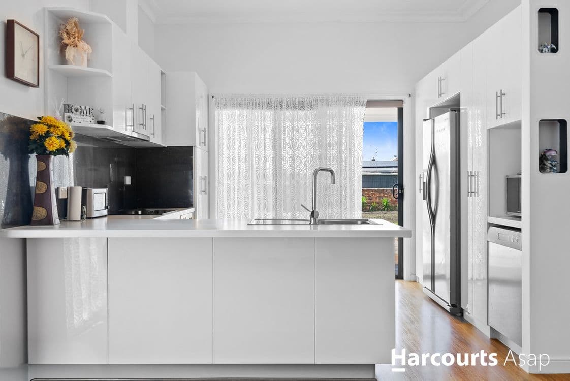 35 Moore Street, Moe, VIC 3825, Moe - Thumbnail 3