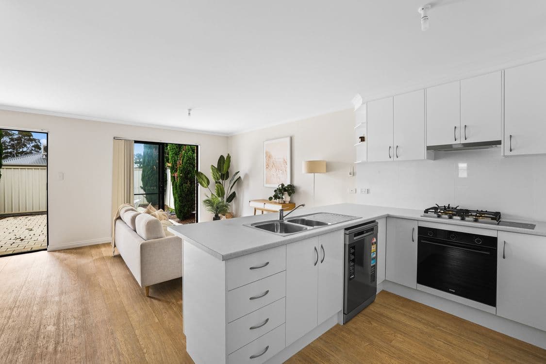 296-298 Oaklands Road, Park Holme, SA 5043, Park Holme - Thumbnail 2