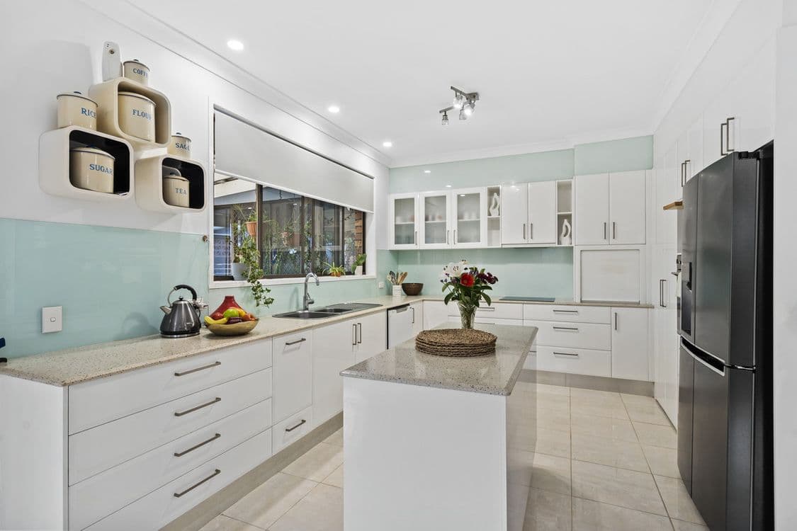 9 Wanneroo Court, Mermaid Waters, QLD 4218, Mermaid Waters - Thumbnail 3